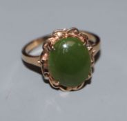 A 9ct and cabochon nephrite oval ring, size O.