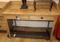 An early Victorian pine washstand 117cm