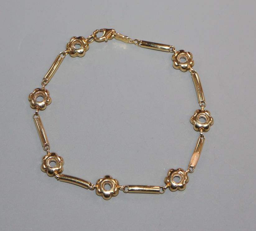 A continental 750 yellow metal bracelet, 18cm.