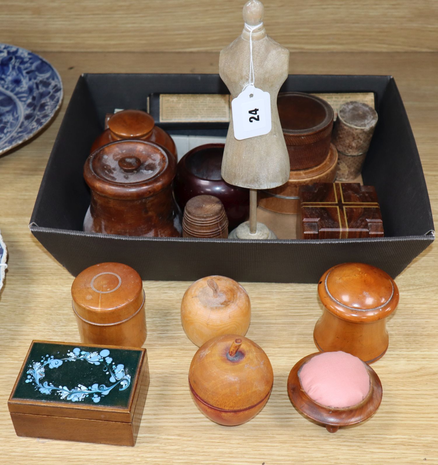 Assorted treen objects and sundries