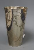 A late 19th/early 20th century Russian 84 zolotnik beaker, engraved with flowers, 10.6cm.