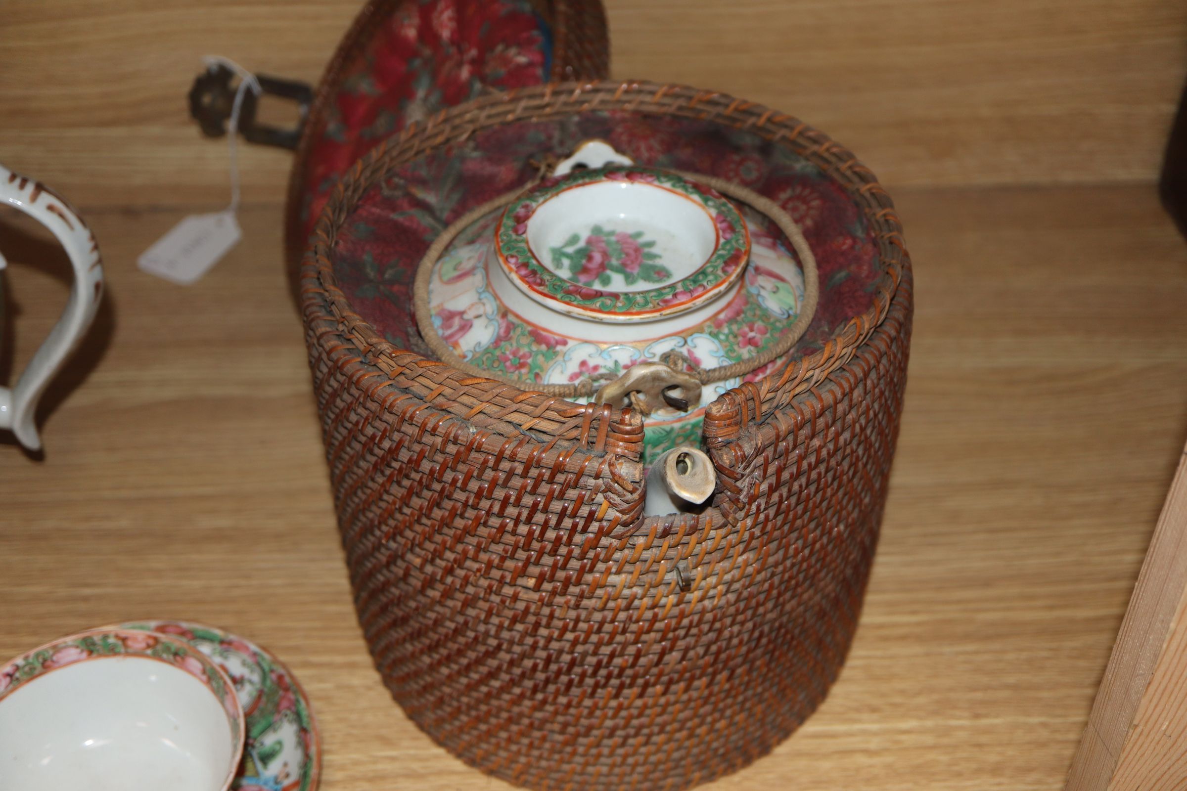 A group of 19th century Chinese famille rose tea wares including a teapot in a basket - Image 7 of 9