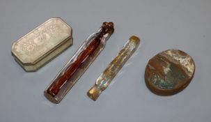 A George III Mother of Pearl snuff box c.1800 (damaged underside) and agate snuff box c1880