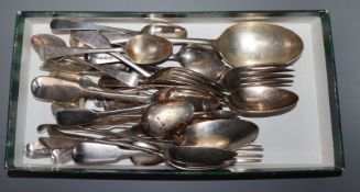 Twenty three pieces of George III and later silver cutlery, 22 oz.