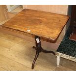 An early 19th century mahogany tripod table W.74cm