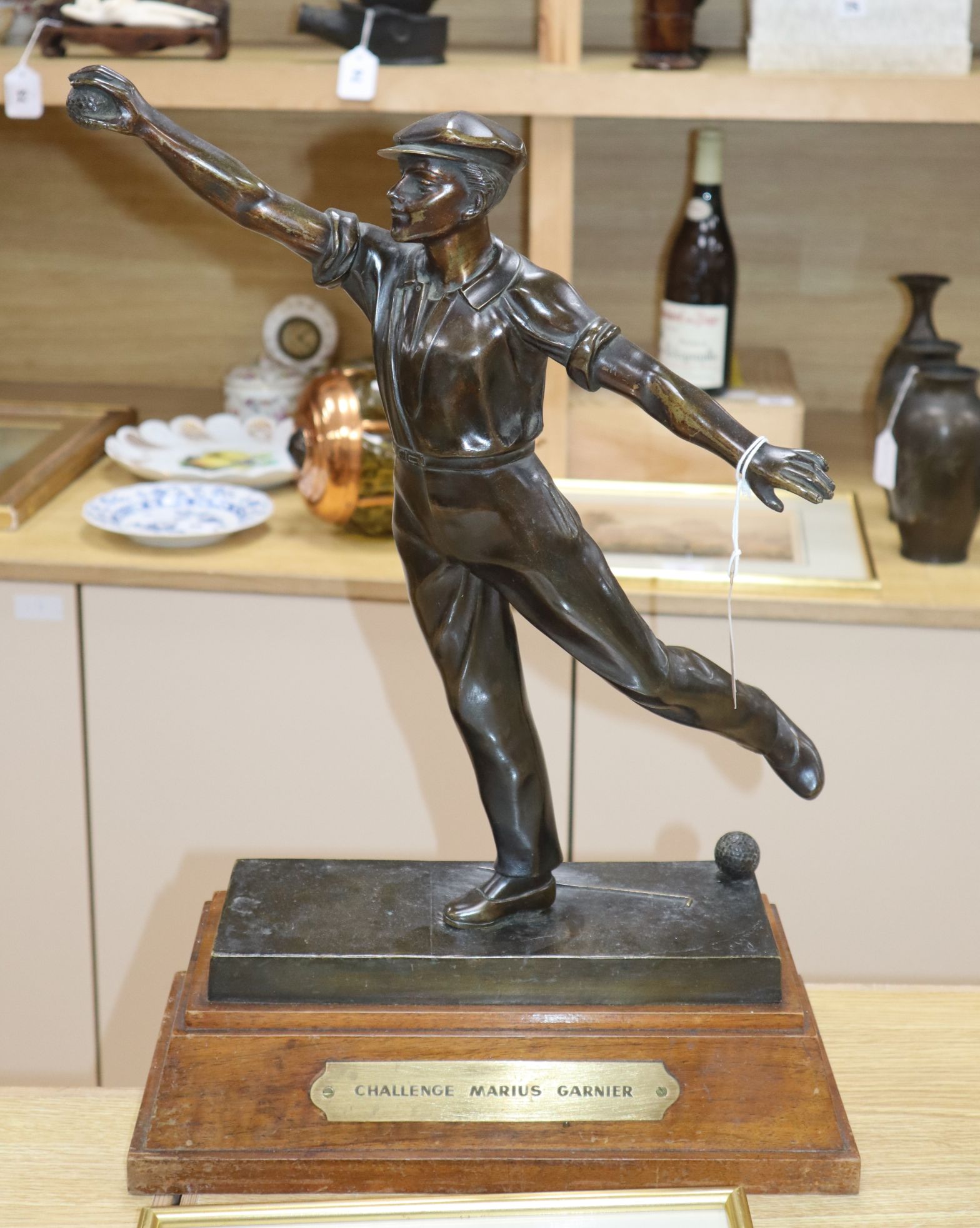 Émile Grégoire (1871-1948). A bronze boulle trophy, depicting a boulle player about to cast a throw, - Image 2 of 2