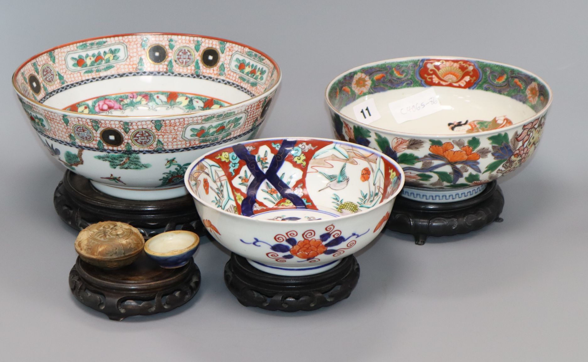 A 17th century Chinese Hatcher cargo ceramic box and cover, two Japanese Imari bowls and a Chinese