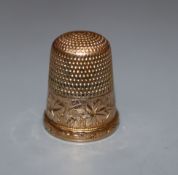 An engraved yellow metal thimble, 21mm.