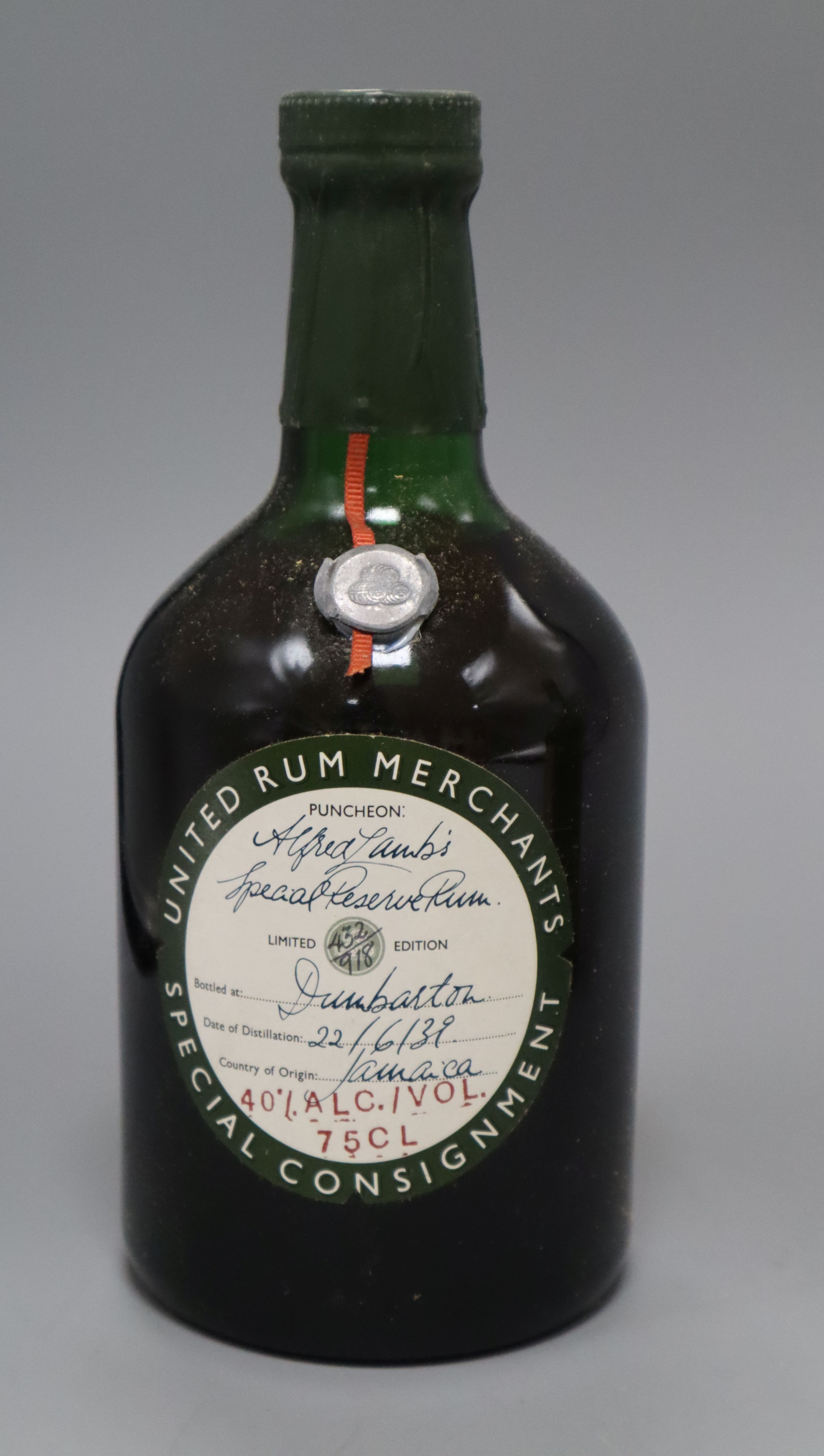 An Alfred Lamb's Special Reserve 1939 rum