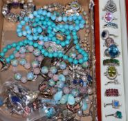 Assorted costume jewellery including 925 rings etc.