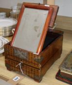 A Chinese vanity box