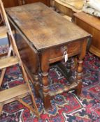 An 18th century oak gateleg dining table W.103cm