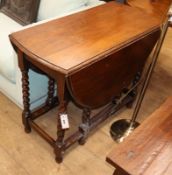 A 1920's oak oval topped gateleg table W.88cm