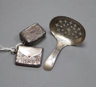 A George IV silver vinaigrette, Thomas Shaw, Birmingham, 1828, a Georgian silver caddy spoon and a