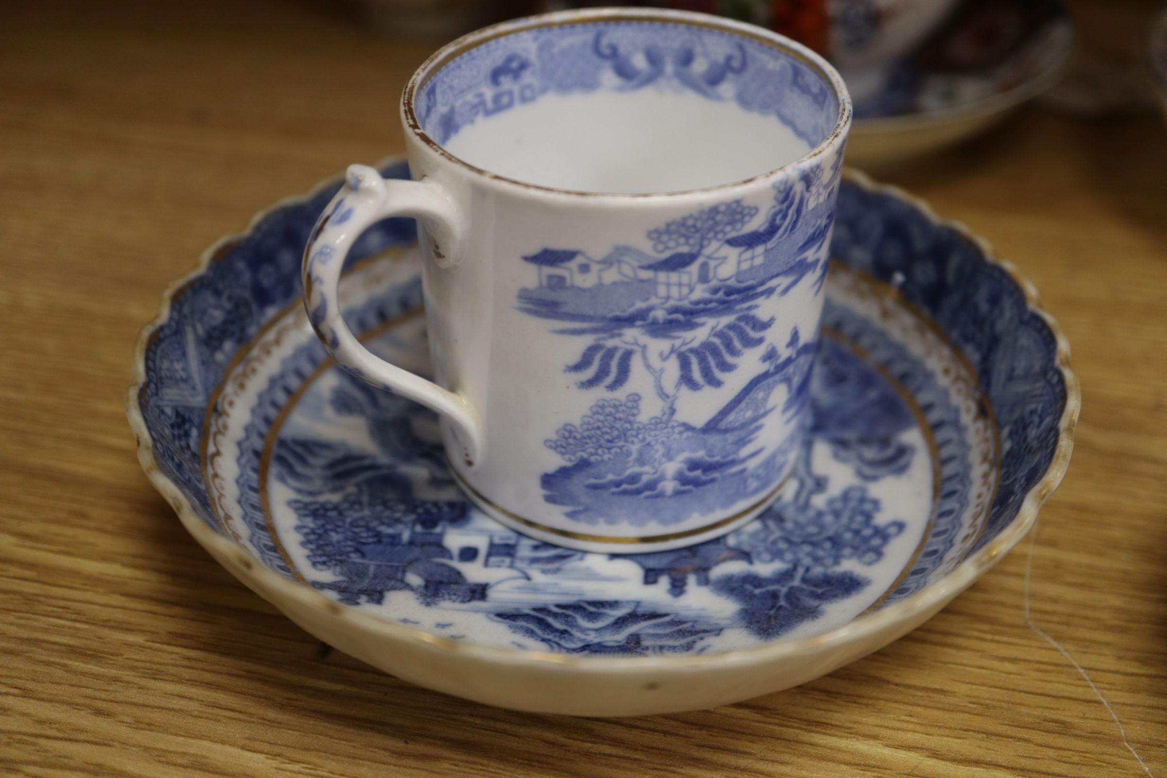 A collection of miscellaneous English and Chinese porcelain tea bowls, saucers, coffee cans and - Image 2 of 10