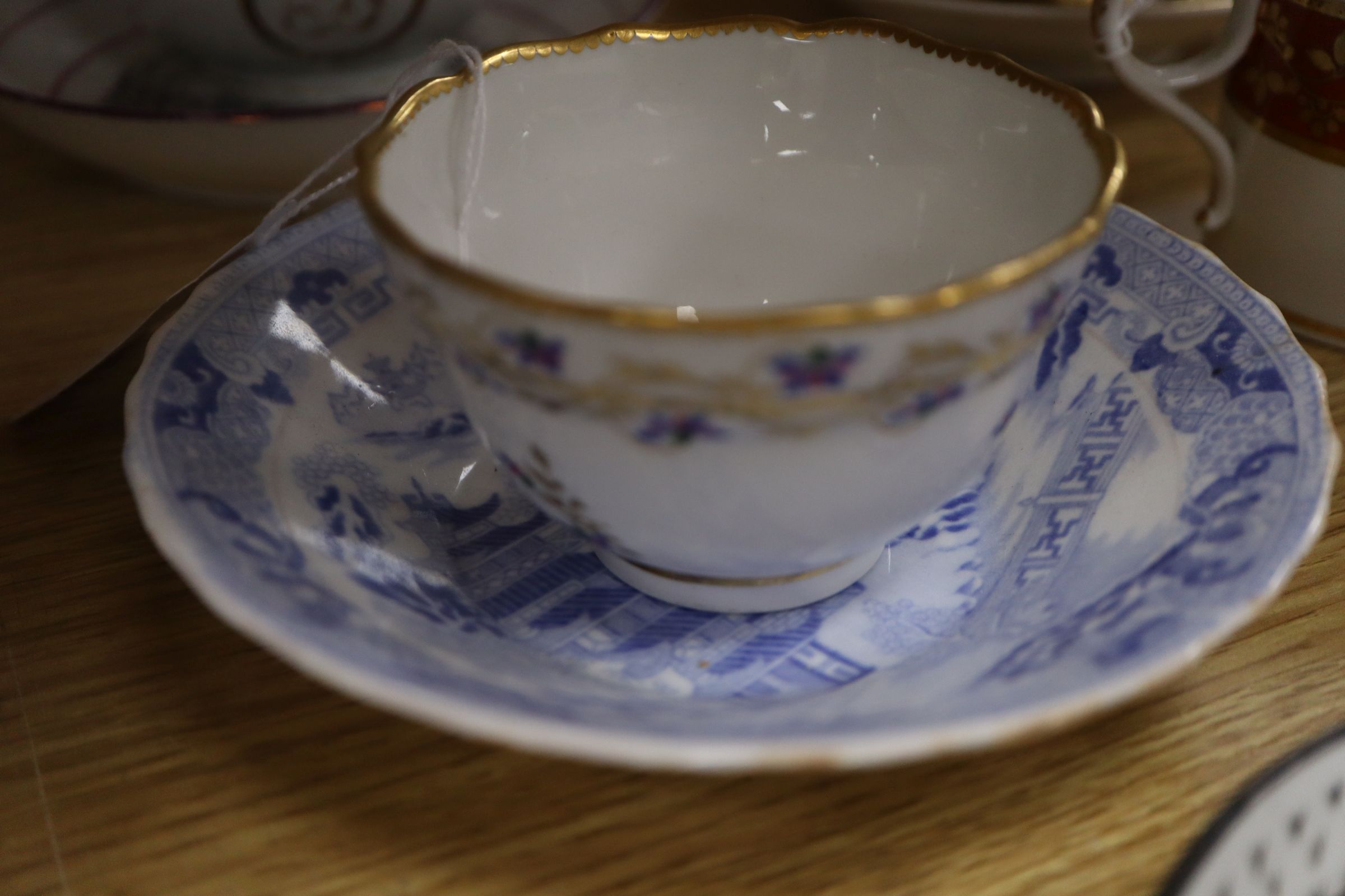 A collection of miscellaneous English and Chinese porcelain tea bowls, saucers, coffee cans and - Image 7 of 10