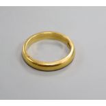 A 22ct gold wedding ring.
