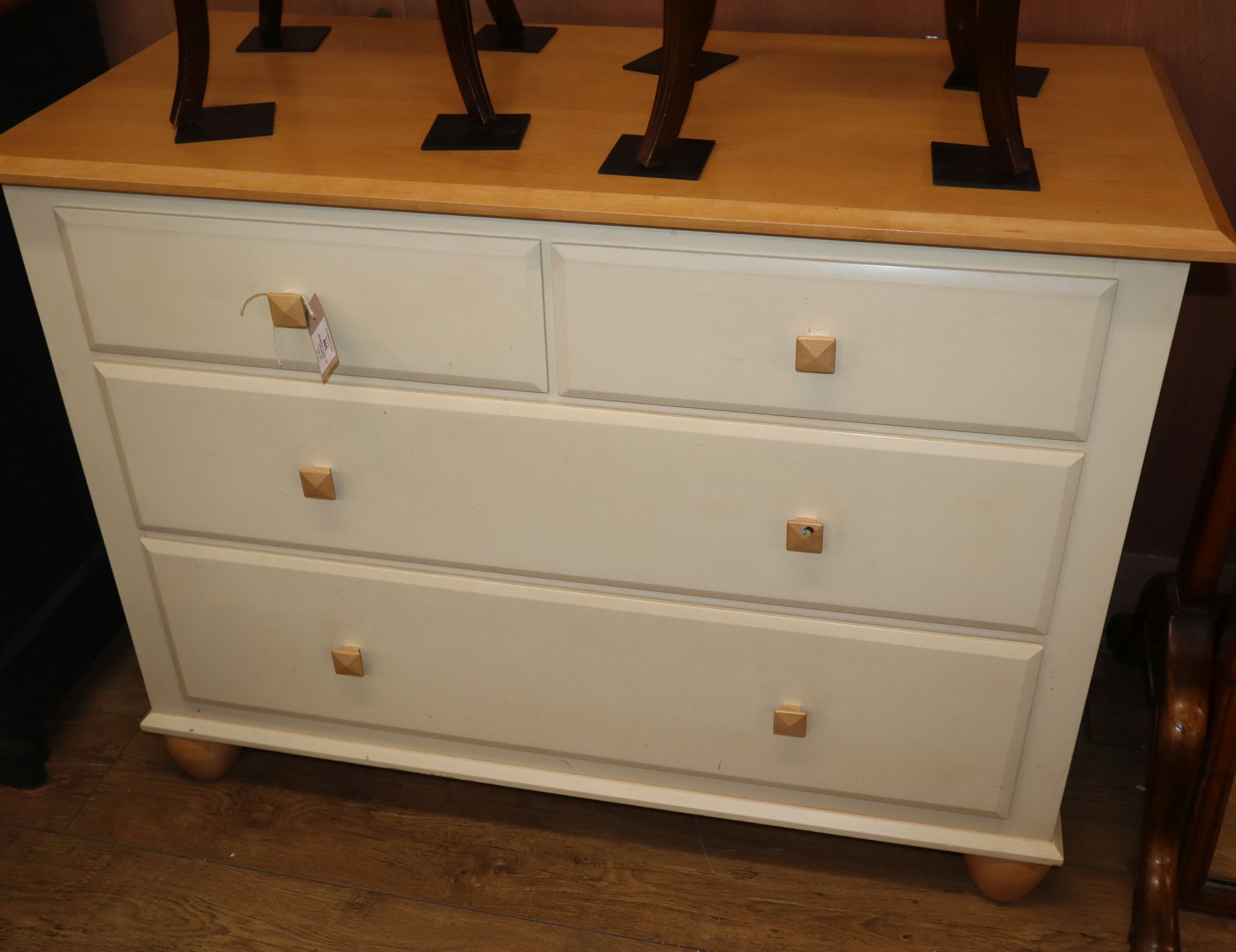 A modern Ethan Allen cream painted chest of drawers W.107cm