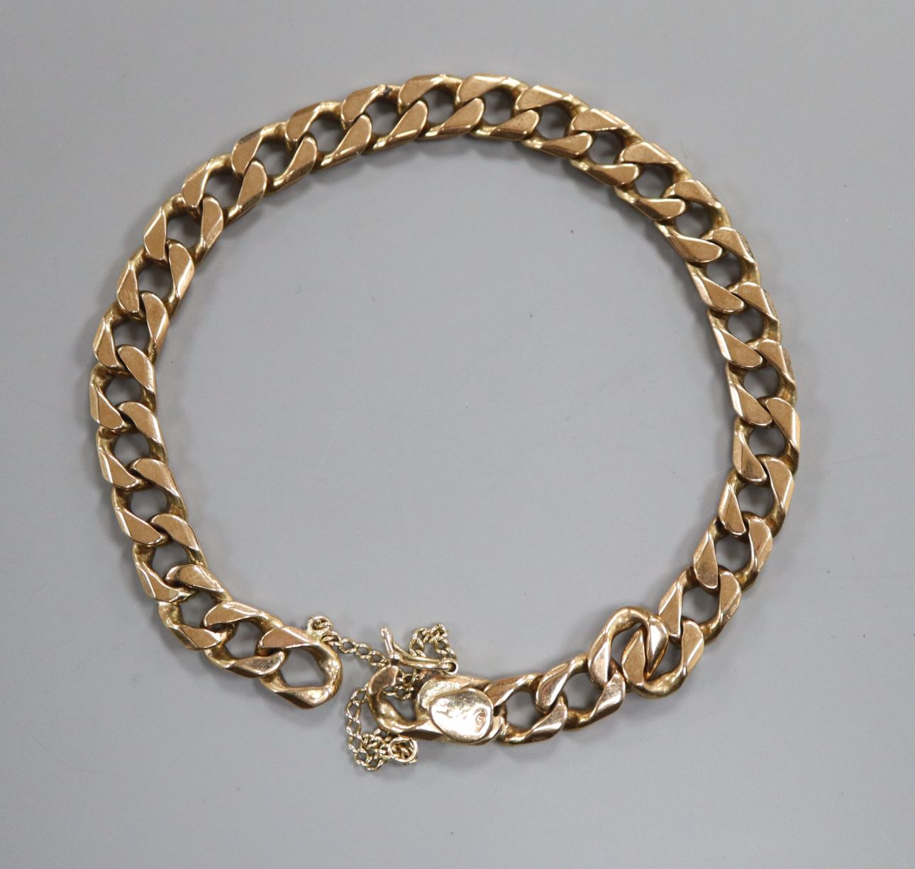 A 9ct gold curblink bracelet.