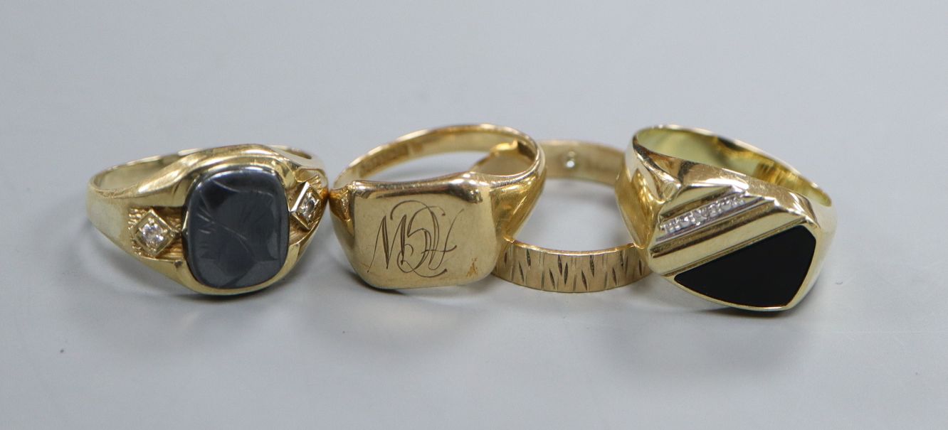 Two 9ct gold rings including a signet ring and two other 9ct rings.