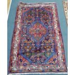 A Hamadan rug Approx. 160 x 103cm