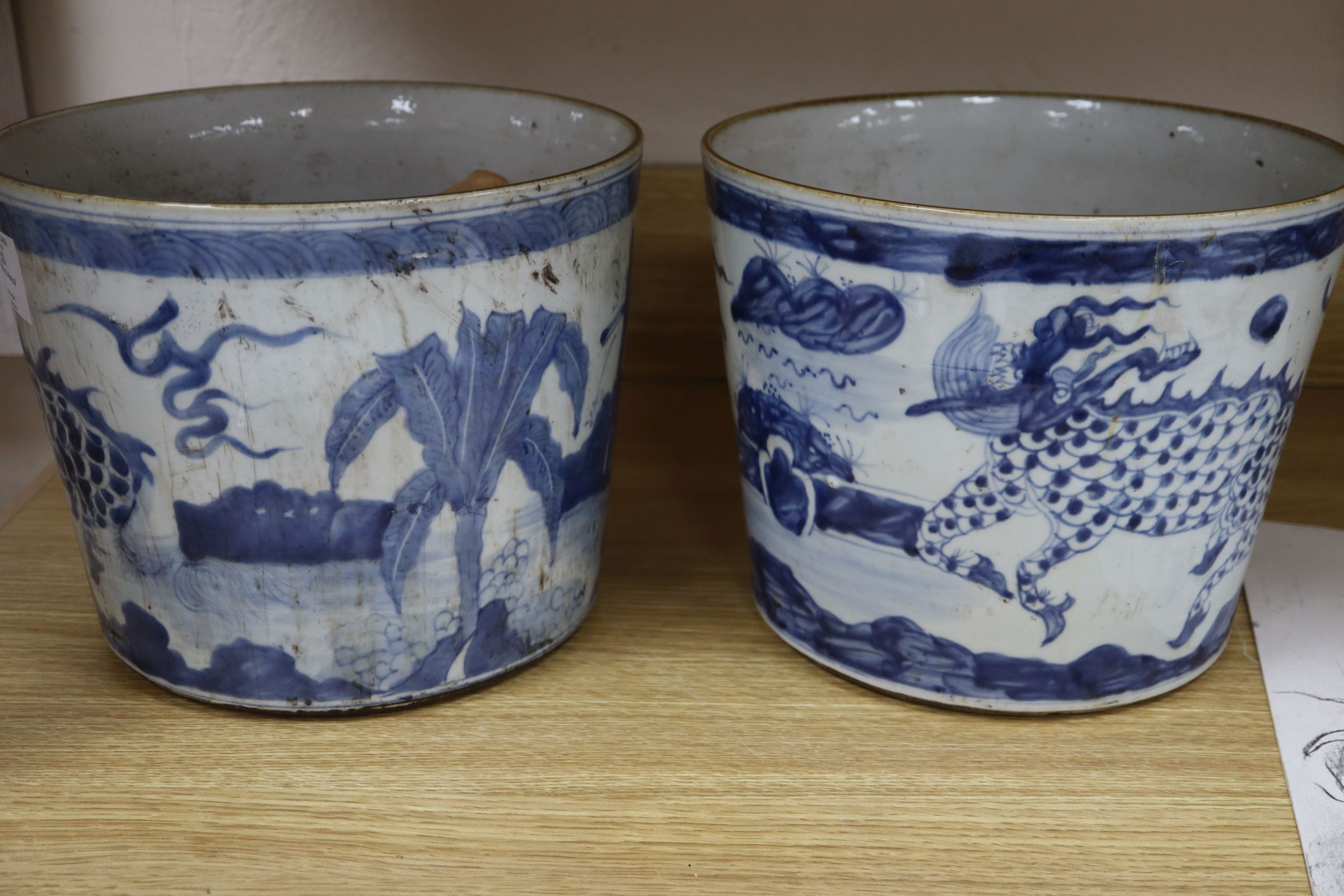 A pair of Chinese blue and white 'qilin' ice pails height 20cm - Image 3 of 5