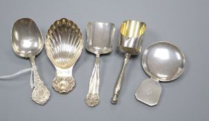 Five assorted Victorian and later silver caddy spoons, including George Unite, Birmingham, 1862.