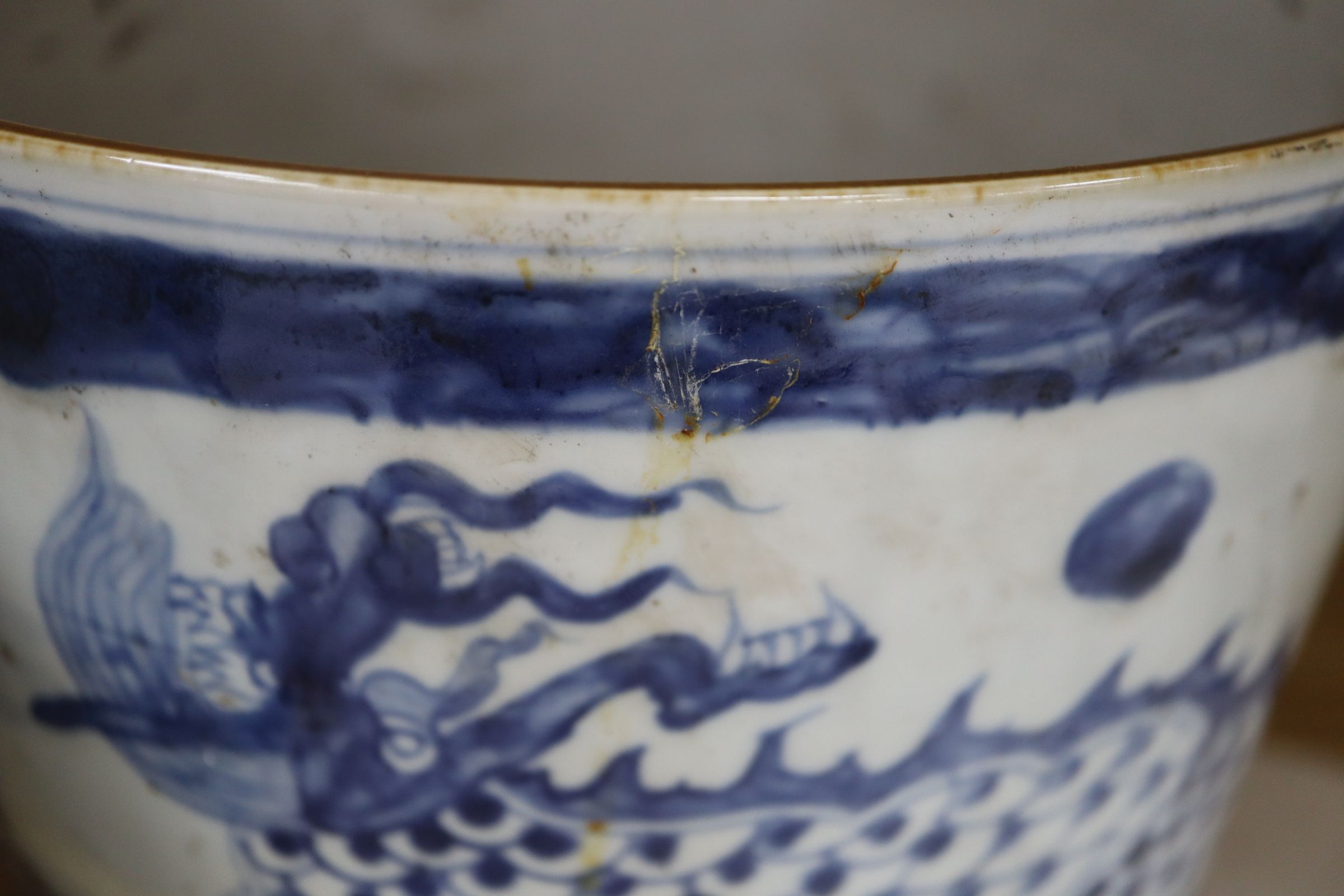 A pair of Chinese blue and white 'qilin' ice pails height 20cm - Image 2 of 5