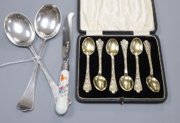 A pair of Edwardian silver 'dog nose' soup spoons, John Round, Sheffield, 1907, a Child & Child