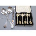 A pair of Edwardian silver 'dog nose' soup spoons, John Round, Sheffield, 1907, a Child & Child