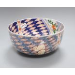 A Japanese Imari bowl, 19th century diameter 25cm