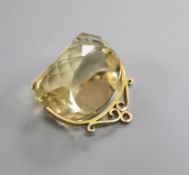 A 9ct mounted facet cut citrine spinning pendant, citrine 28mm.