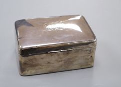 An Edwardian silver cigarette box by A & J Zimmerman, Birmingham, 1905, 13.7cm.