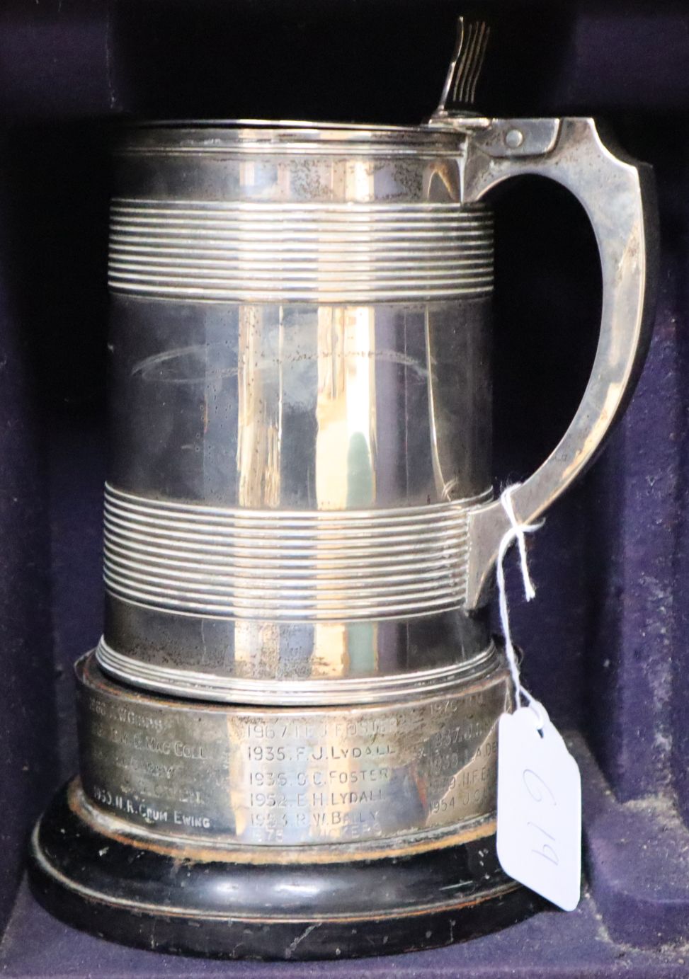 A George III silver tankard, Duncan Urquhart & Naphtali Hart, London 1803, 25.7oz, in bespoke wooden