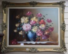 Korondai?, oil on canvas, Still life of flowers in a vase, indistinctly vase, 60 x 80cm