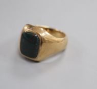 A 9ct gold and bloodstone set signet ring, size S/T.
