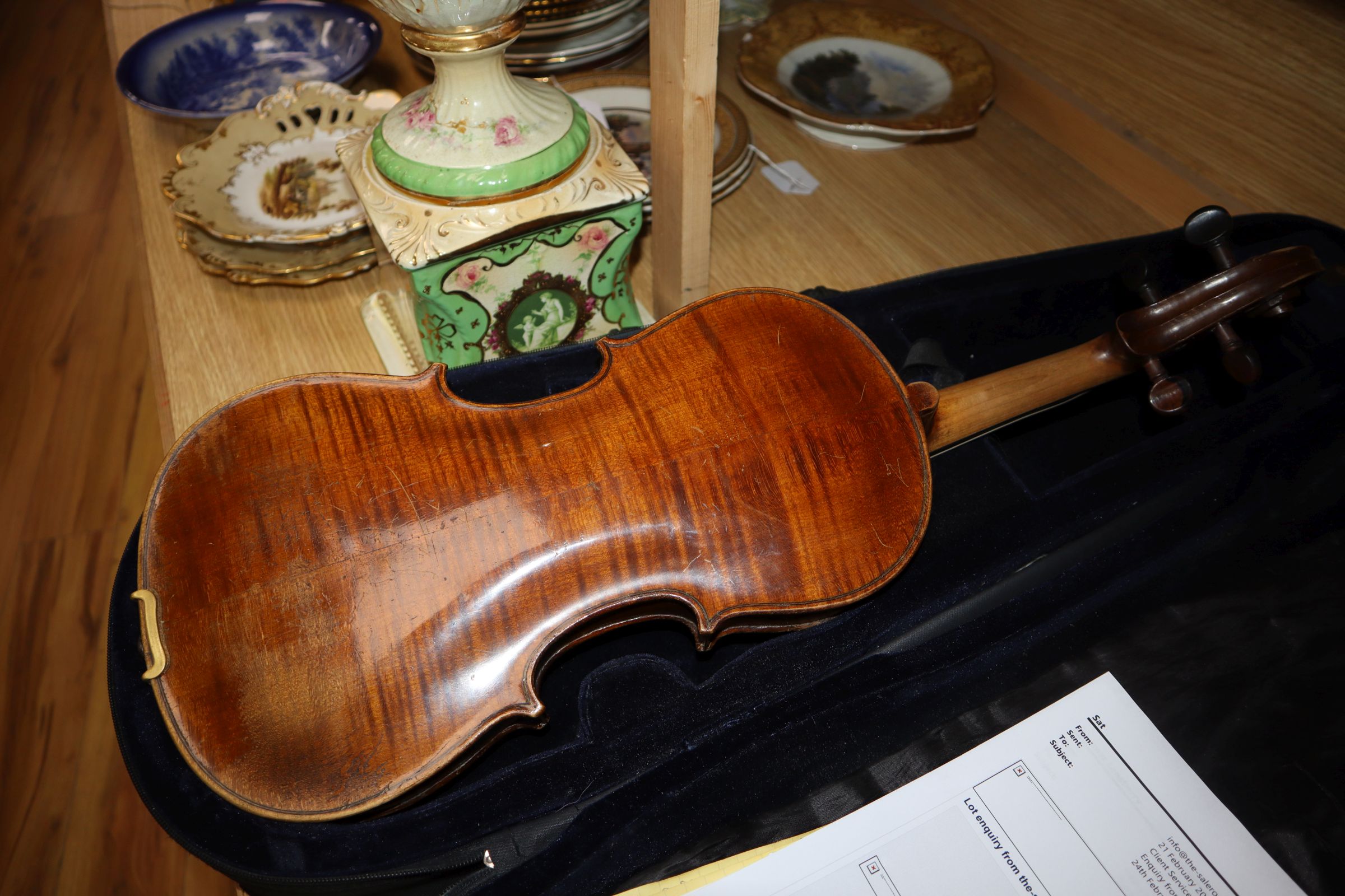 A late 19th/early 20th century Saxon violin, associated case - Image 5 of 6