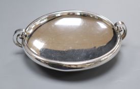 A George VI silver shallow two handled bowl, Birmingham, 1938, 23.3cm over handles, 14.5 oz.