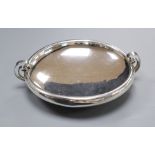 A George VI silver shallow two handled bowl, Birmingham, 1938, 23.3cm over handles, 14.5 oz.