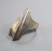 A 1990's Finnish Bjorn Weckstrom for Lapponia sterling dress ring 'The Shuttle', Size I.