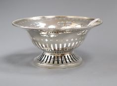 An Edwardian pierced silver pedestal bowl by Walker & Hall, Sheffield, 1909, diameter 15.4cm.