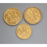 Two gold full sovereigns, 1910 and one gold half sovereign, 1913.