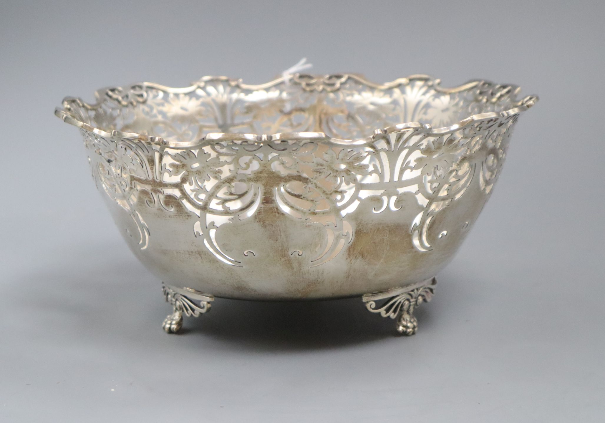 A modern pierced silver circular fruit bowl, J.B. Chatterly & Sons Ltd, Birmingham, 1966,