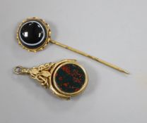 A Victorian pinchbeck, sardonyx and bloodstone set spinning fob seal and a similar banded agate