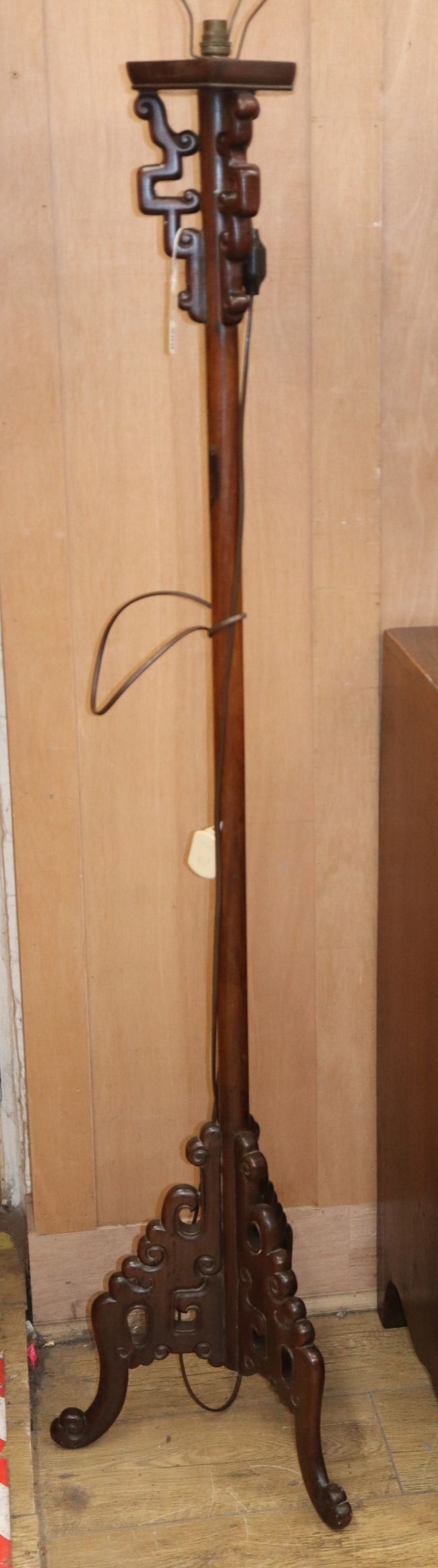 A Chinese hongmu standard lamp H.152cm