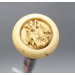 A ivory-handled walking stick with coat of arms L.87cm