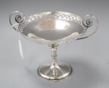 An Edwardian pierced silver comport by Martin, Hall & Co, Sheffield, 1906, height 17.6cm, 11.5 oz.