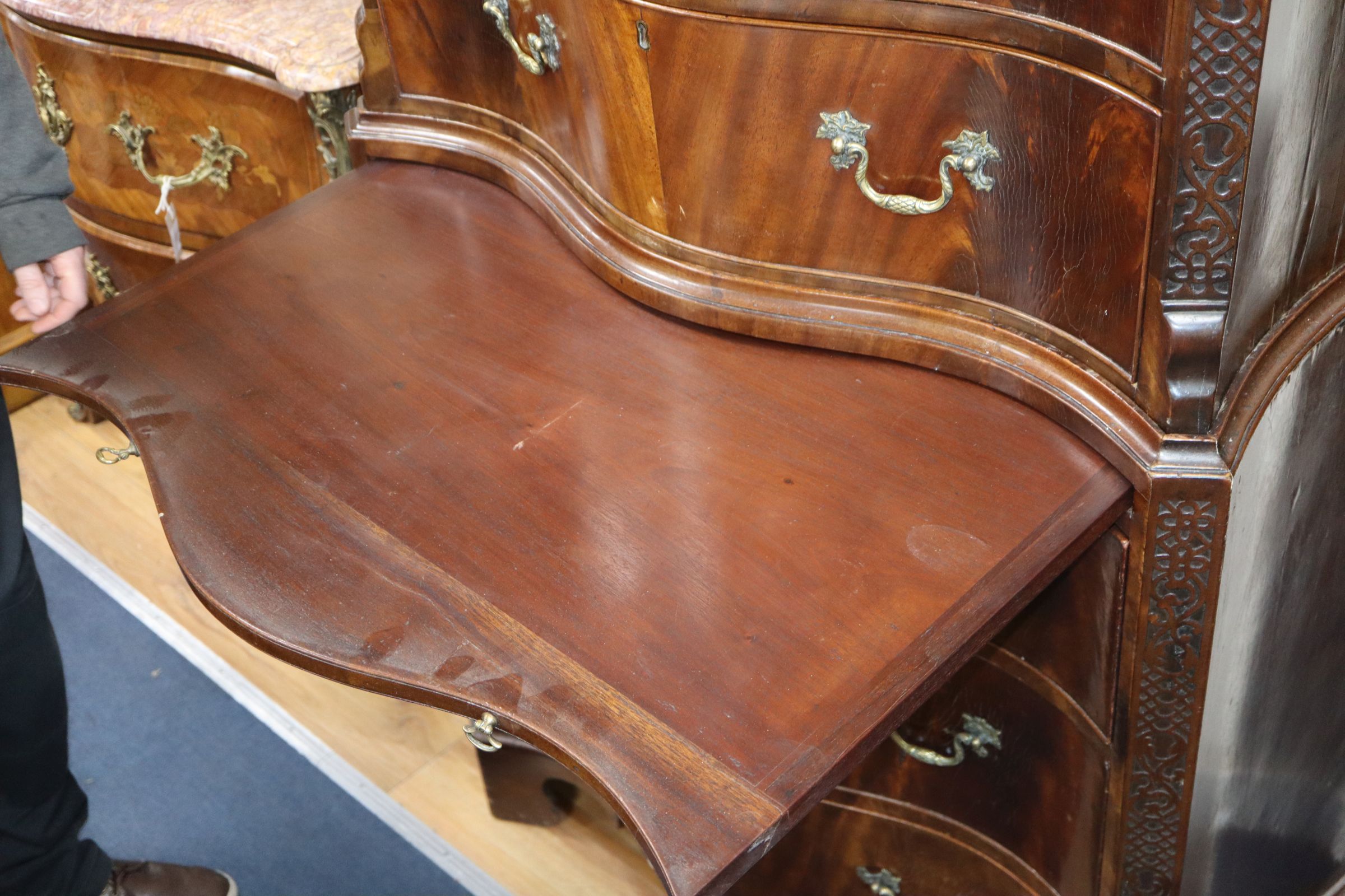 A 1920's Chippendale revival serpentine mahogany chest on chest W.90cm - Image 10 of 12