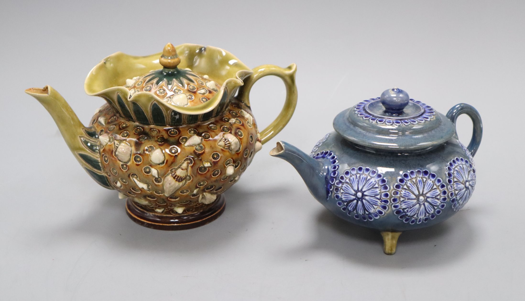 An unusual Doulton Lambeth 'shells' teapot and cover and a flowerhead decorated tripod teapot - Image 2 of 2