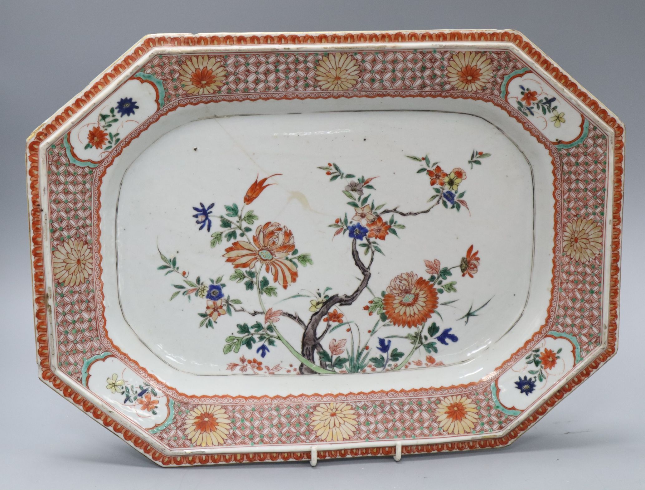 An 18th century famille verte tureen stand, Kangxi period, L.39cmEx Berheimer Collection